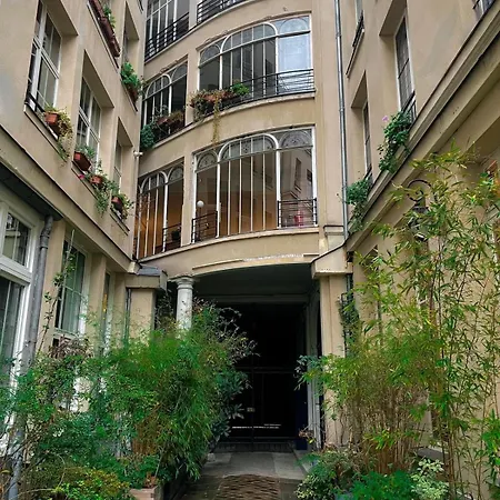 Petit Retro Francais 10 Apartment