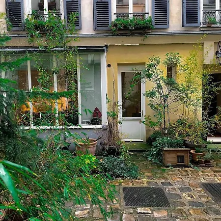 Apartment Petit Retro Francais 10 *