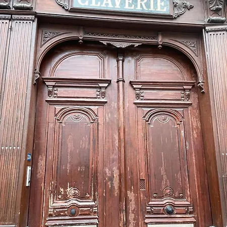Apartment Petit Retro Francais 10 Paris